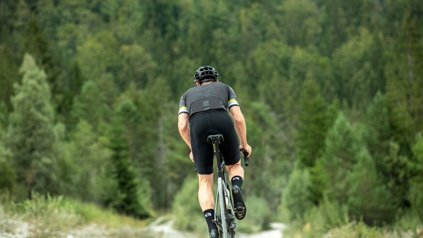 radhose rennradfahrer von hinten sitzpolster